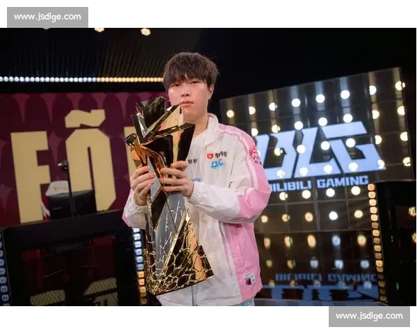 电竞周报：LPL夏季赛激战正酣，谁能问鼎夏季冠军